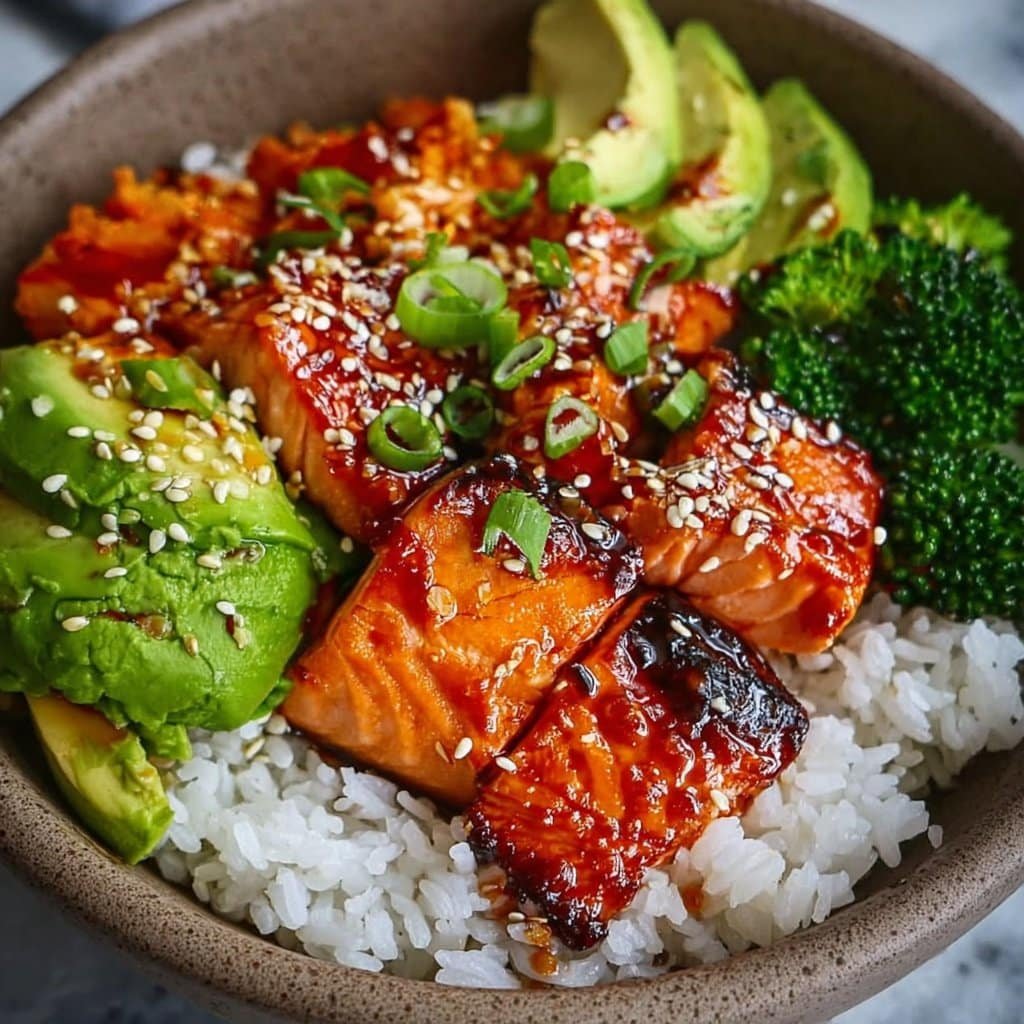 Honey Sriracha Salmon Bowls: A Sweet and Spicy Delight